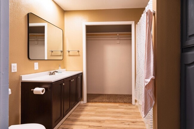 Building Photo - Three Bedroom House in Lynnewood
