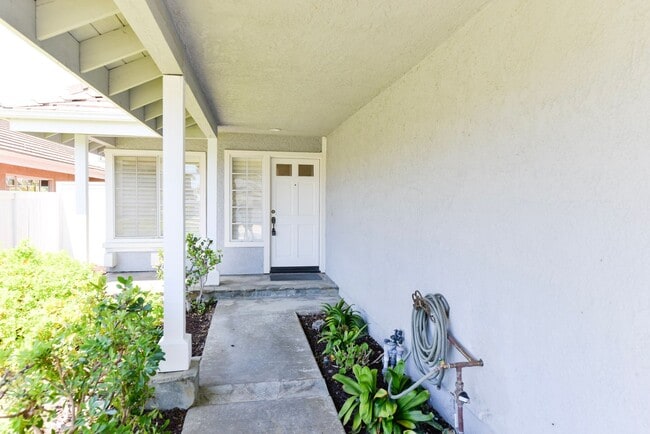 Building Photo - Charming 3 Bedroom, 2.5 Bath Home in Marbl...