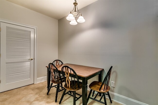 Building Photo - 2180 Waterview Dr