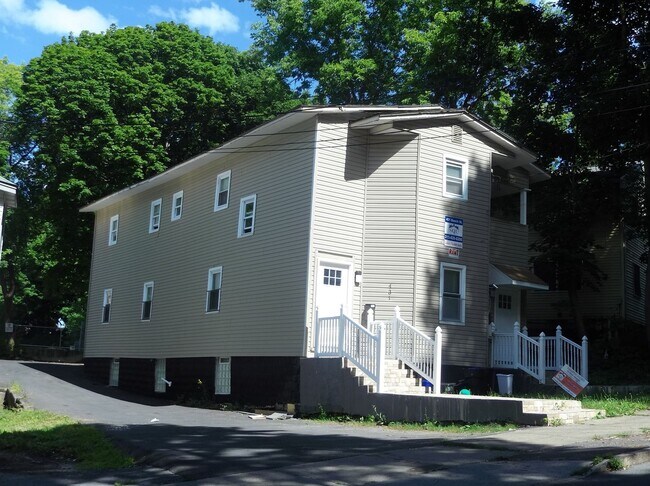 Primary Photo - 431 S Beech St