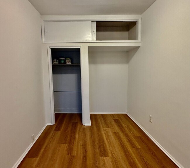 Building Photo - Just RENOVATED open floorplan 3 BED/1 BA H...