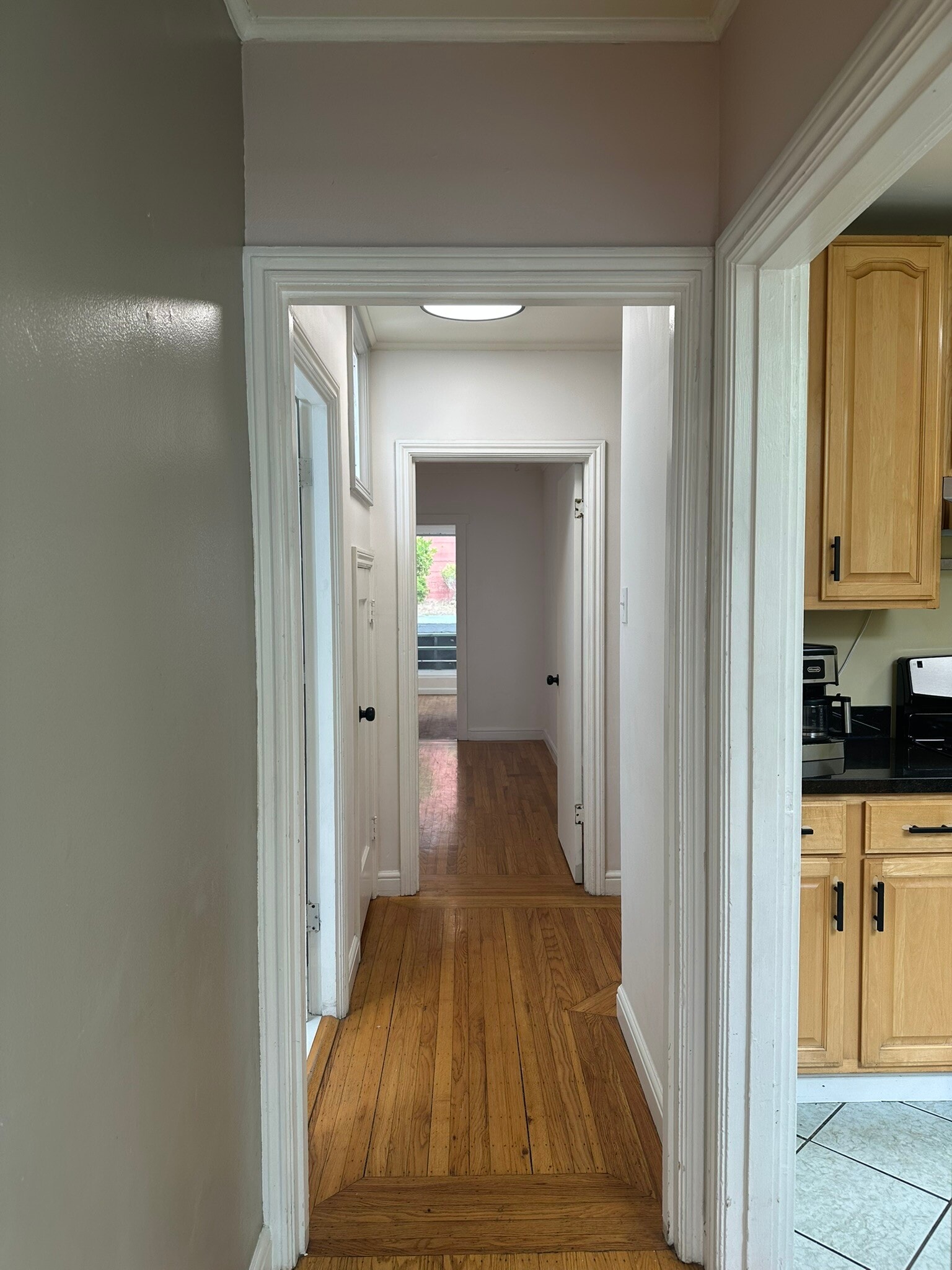 Hallway 11ft x 3ft,5in - 245 Concord St