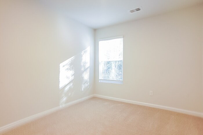 Building Photo - 2176 River Park Ct