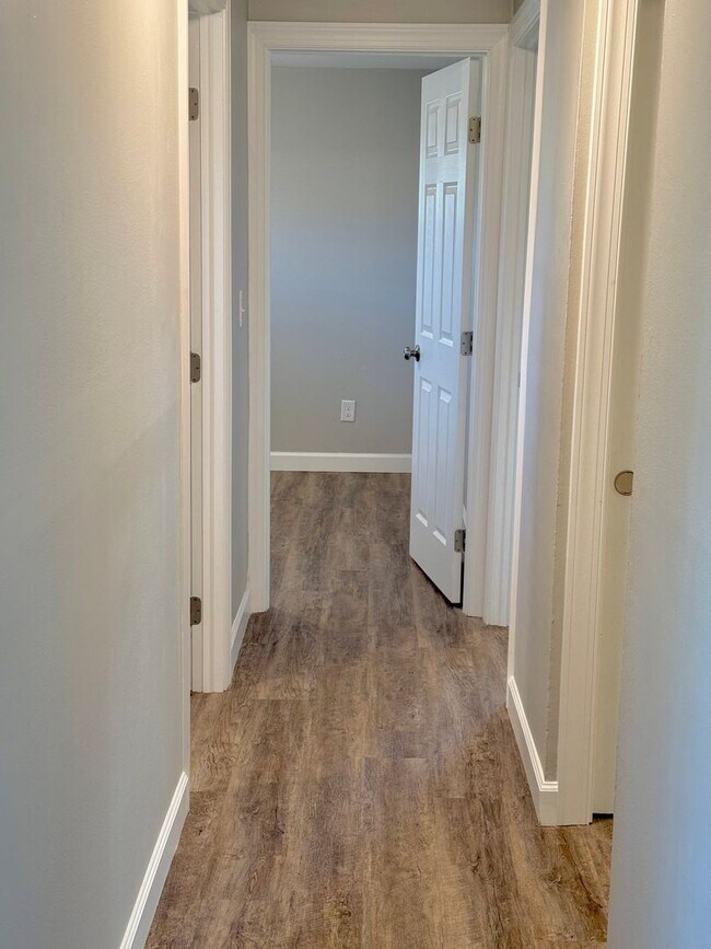 Building Photo - 301 Lesher Dr