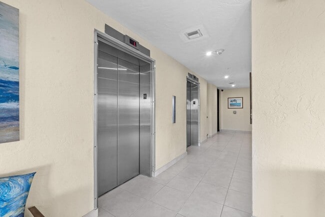 Building Photo - 5460 N Ocean Dr