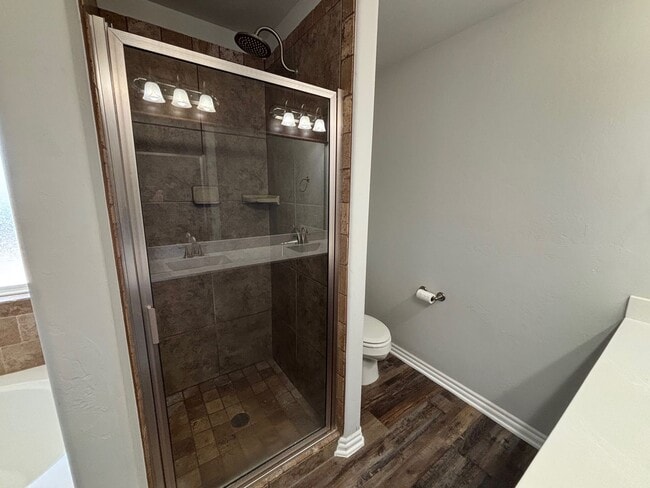 Building Photo - 520 Sperry Dr