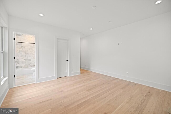 Building Photo - 8609 Woodbrook Ln