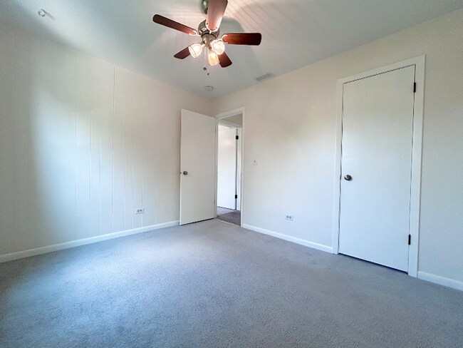 Building Photo - 5820 Wilshire Ct