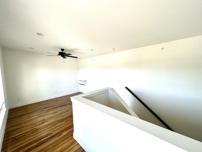 Building Photo - Modern 3-Bedroom 3-Story Apartment with a ...