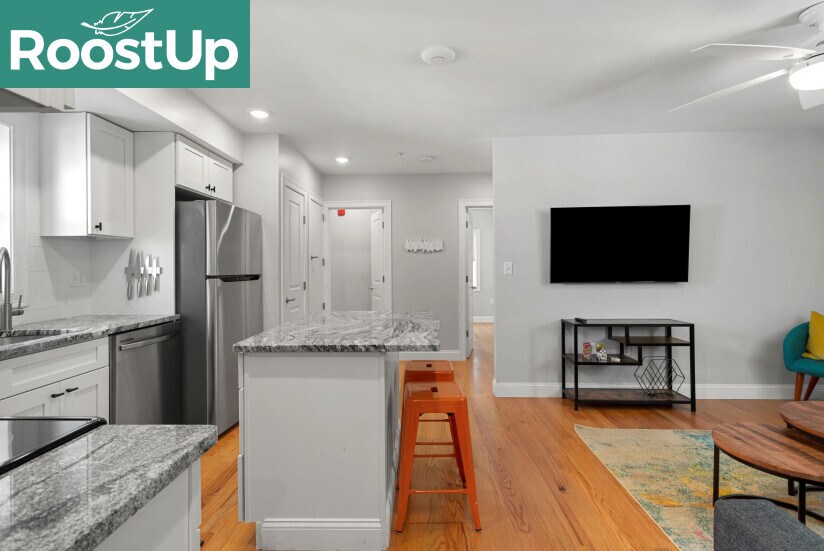 Building Photo - Furnished Bedroom with Private Bath in Charlestown