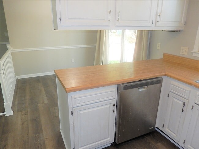 Building Photo - 3713 Sue Ellen Dr