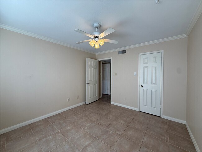 Building Photo - 1223 Augusta Dr