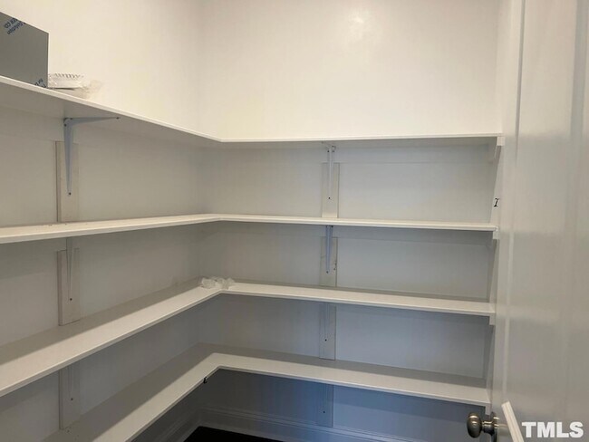 Building Photo - 365 Natsam Wds Wy