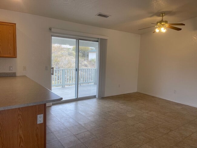 Building Photo - 3 Bed 2 Bath Available Now!! This is a Mon...