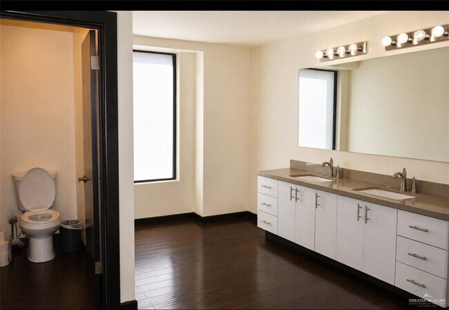 Building Photo - 26 Rio Grande Dr