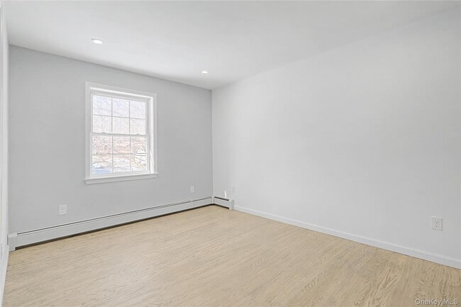 Building Photo - 25 Clinton St