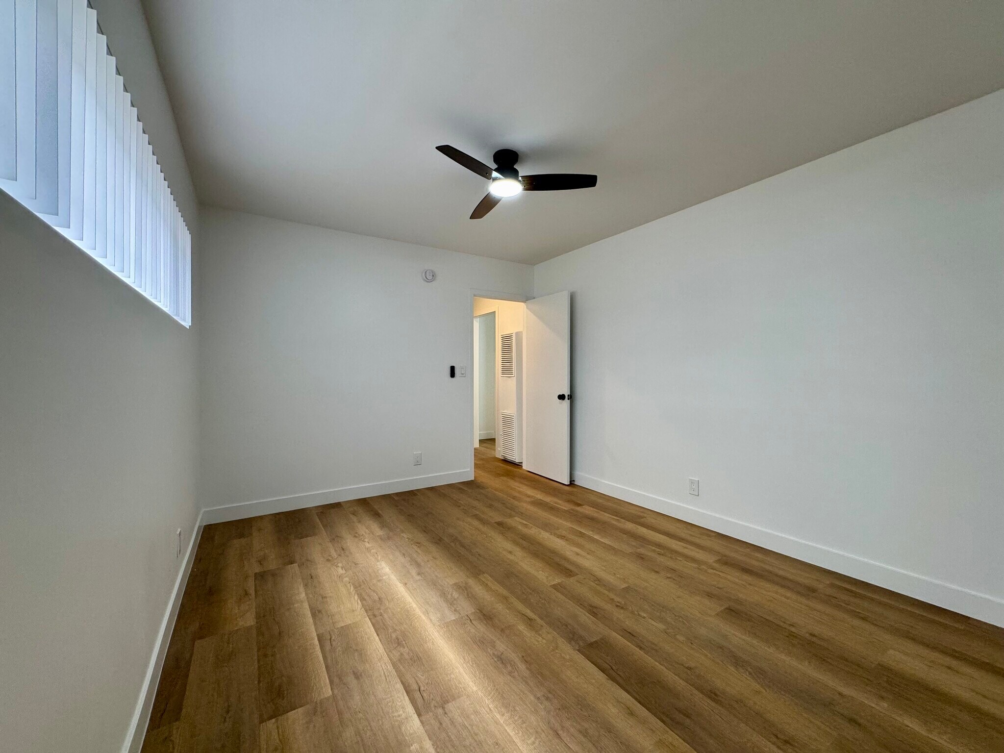 Building Photo - 1230 W 29th St
