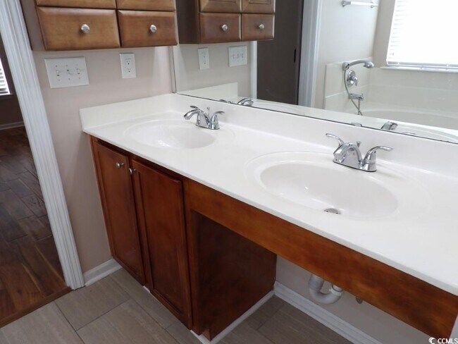 Building Photo - 188 Devonbrook Pl