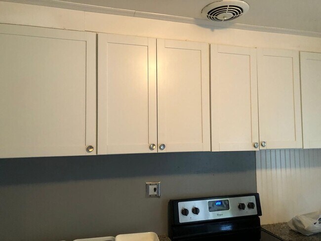 Building Photo - Stunning 3-Bedroom, 2-Bath Home in Desirable Mandarin Neighborhood!