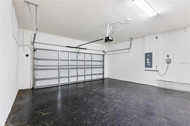 Building Photo - 33034 Sand Creek Dr