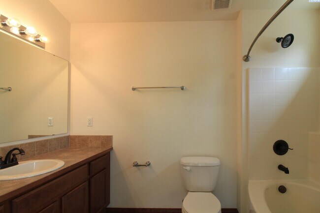 Building Photo - 3 Bed, 2 Bath West Pasco Home on Cul-de-Sac
