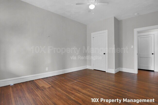 Building Photo - 382 Carpenter St