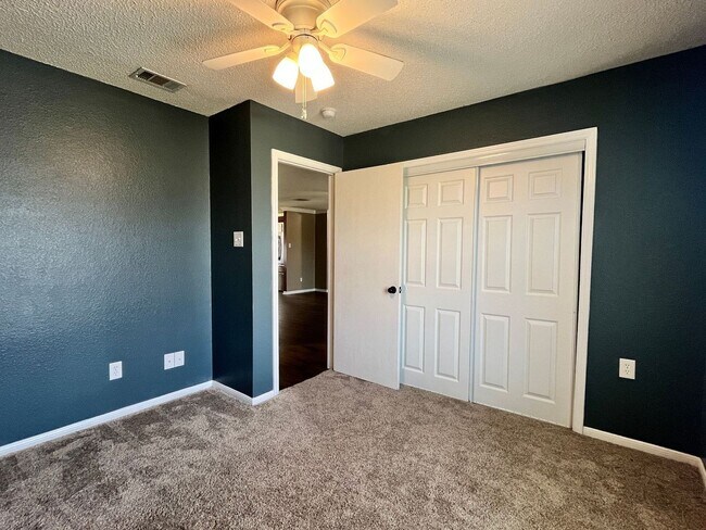 Building Photo - 4509 Lloyd Dr