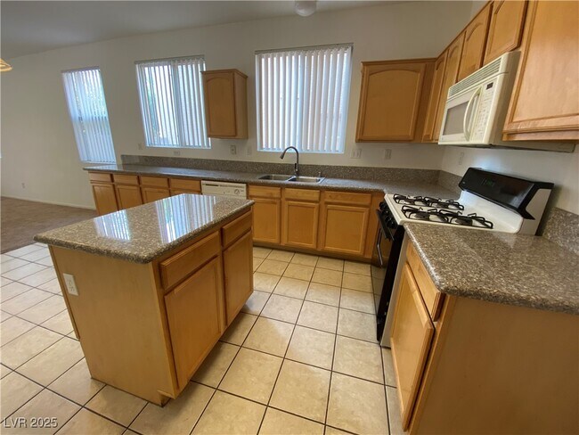 Building Photo - 1317 Woodmore Dr