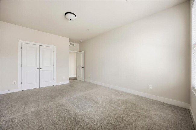 Building Photo - 1222 Westshore Dr