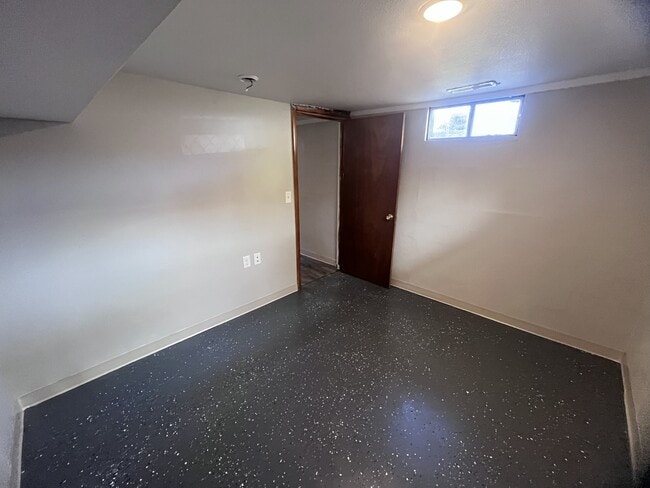 Building Photo - 724 Silver St