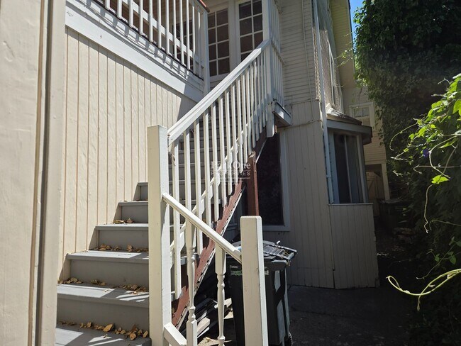 Building Photo - Sycamore Avenue LO