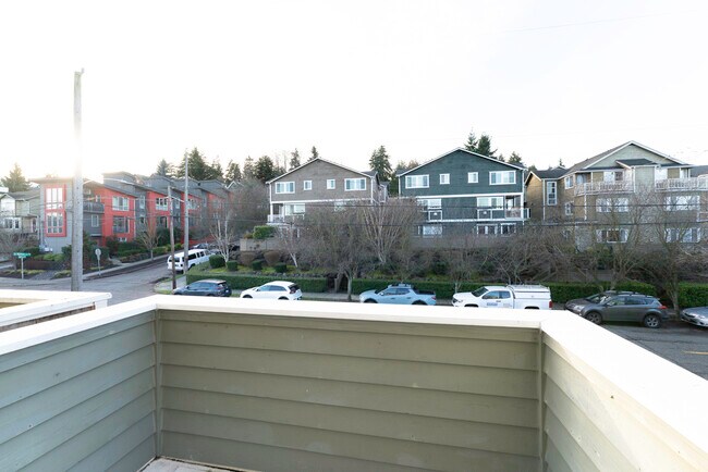 Building Photo - 3606 22nd Ave W