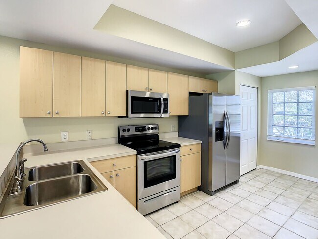Building Photo - Deep Creek Townhome - Golf Course View (ONE FREE MONTH RENT FOR QUALIFIED APPLICANTS!)