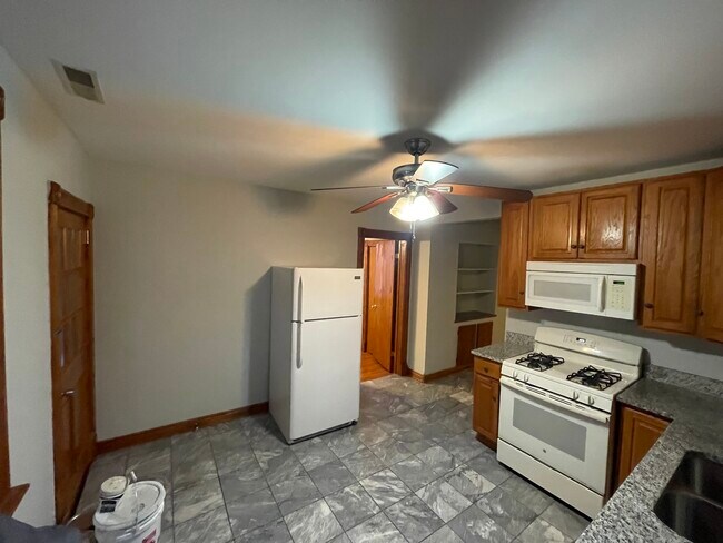 Building Photo - 3532 N Elston Ave