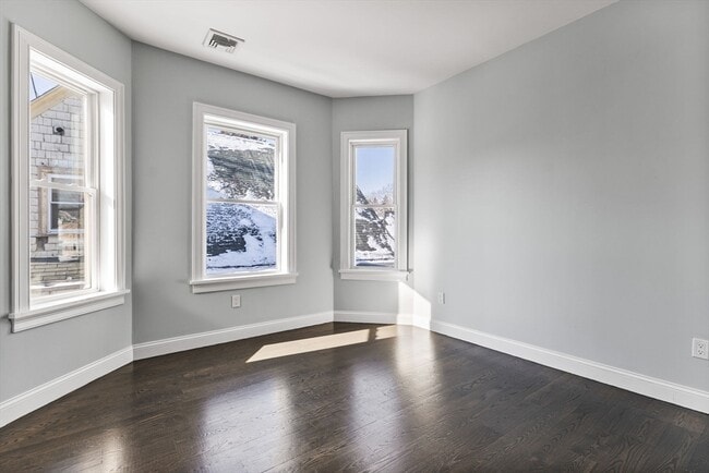 Building Photo - 83 Centre St