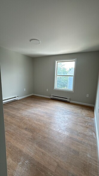 394 S 6th St 3R - 387 S 6th St