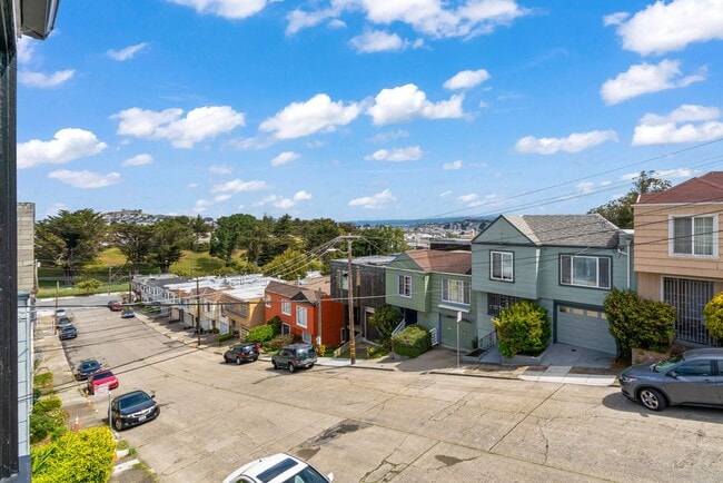 Building Photo - Cute. Chill. Perfect for SF living.