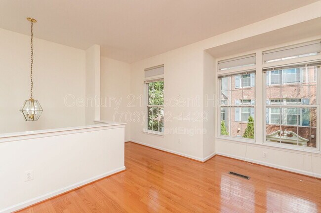 Building Photo - 1030 Harrison Cir