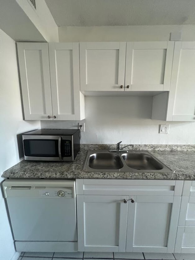 Building Photo - 374 Sunshine Dr