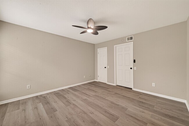 Building Photo - 1860 White Oak Dr