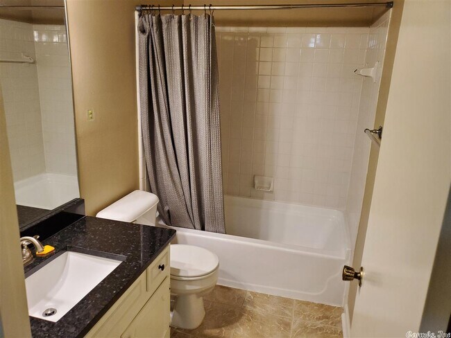 Building Photo - 1201 N Pierce St