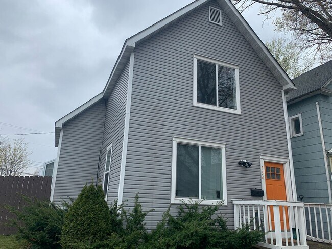 Building Photo - Single Family Home in Bryn Mawr - 3 bed 2 bath!