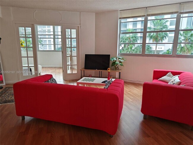 Building Photo - 825 Brickell Bay Dr