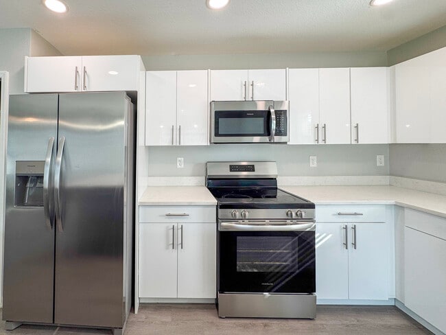 Building Photo - 6827 San Bruno Dr