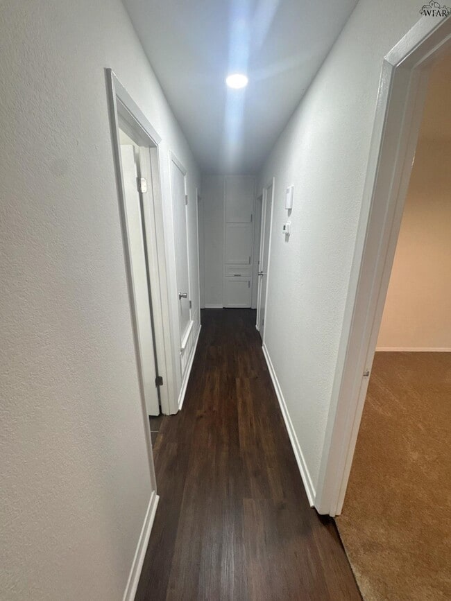 Building Photo - 4318 Hillsboro