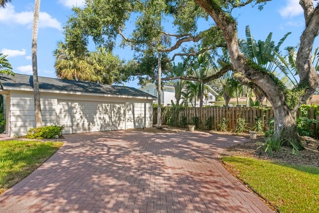 Building Photo - 4 bed, 3ba, 2 car garage home in Culbreath Heights