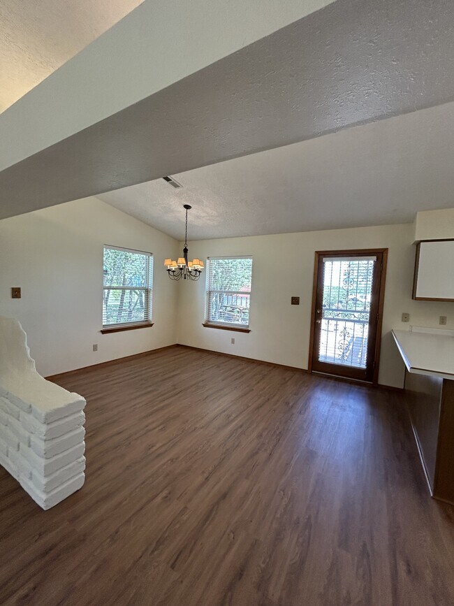 Building Photo - 1 Autumnwood Ct