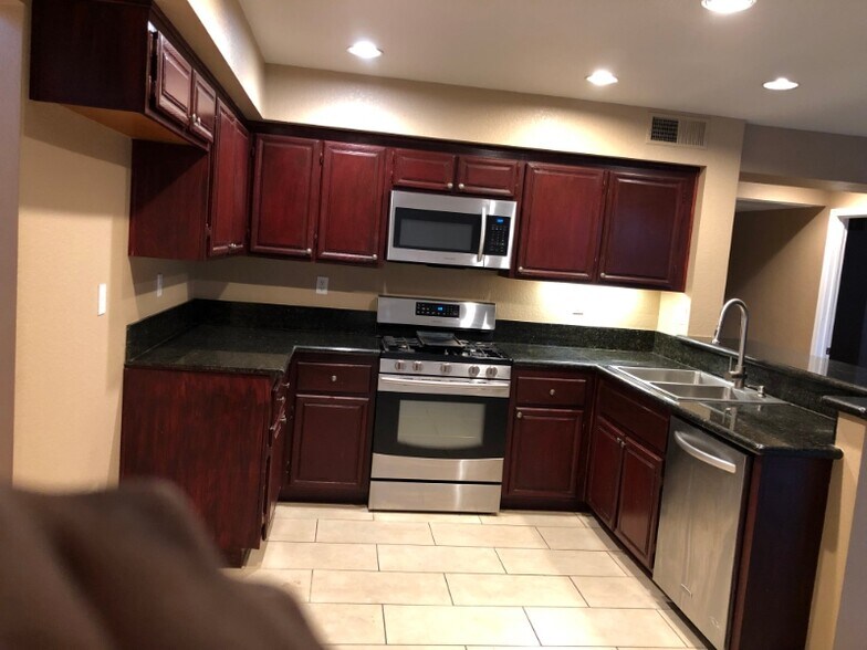 Building Photo - 28891 Biarritz Ct