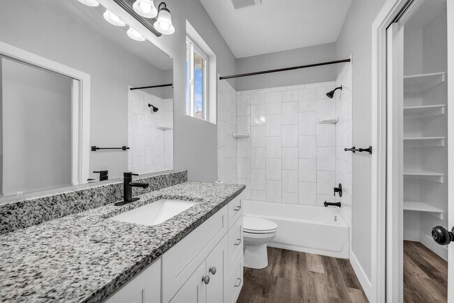 Building Photo - Beautiful 2020 Layton Home with High Ceilings & Modern Finishes