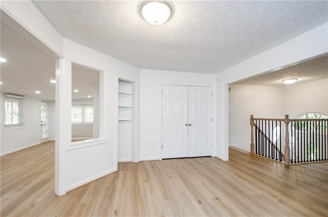 Building Photo - 2470 Cambridge Hills Rd